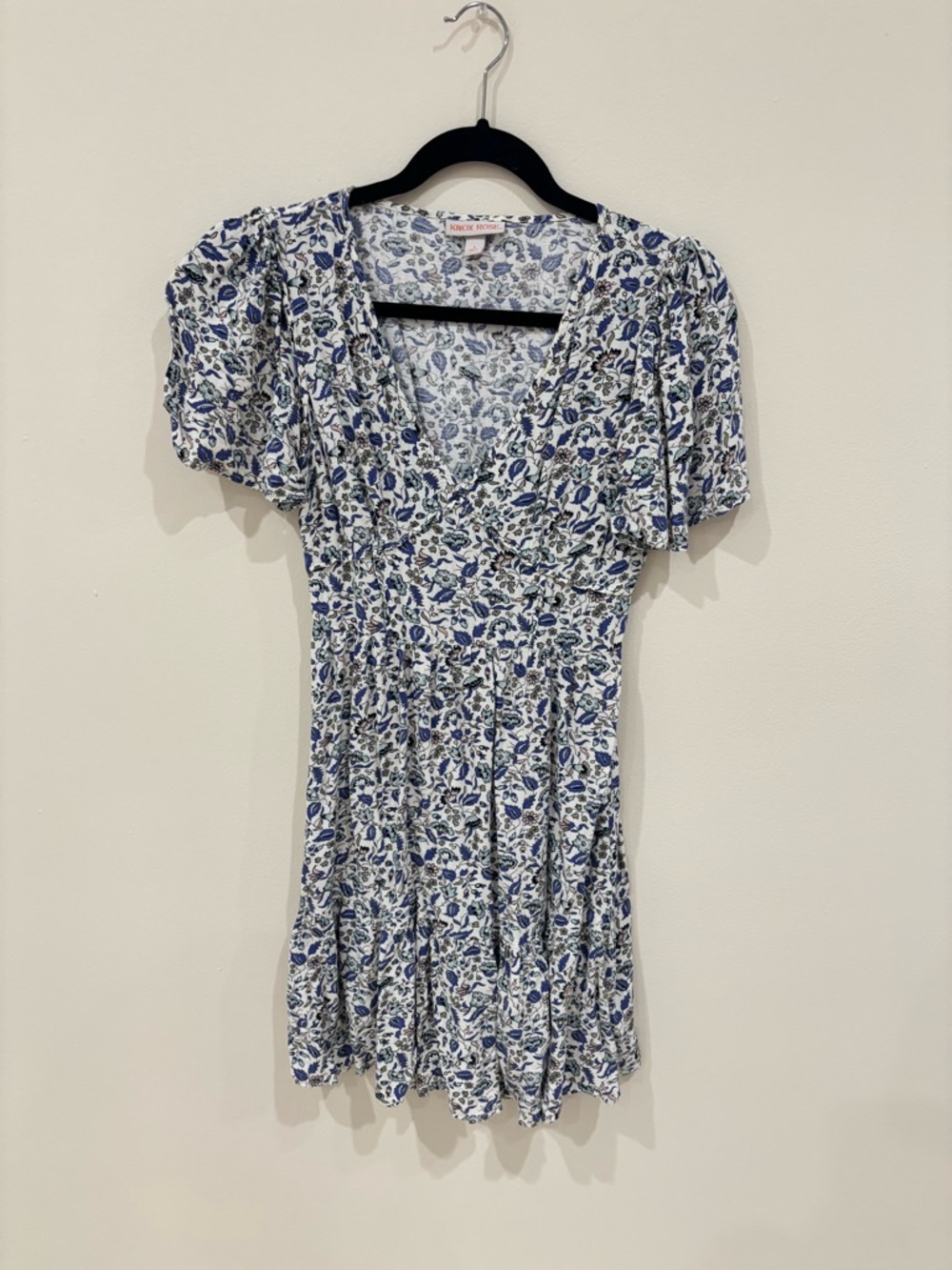 Knox Rose Blue and White Floral V-Neck Mini Dress
